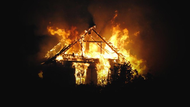 Rumah Janda di Kediri Dibakar Mantan Suami, Kerugian Rp1 Miliar