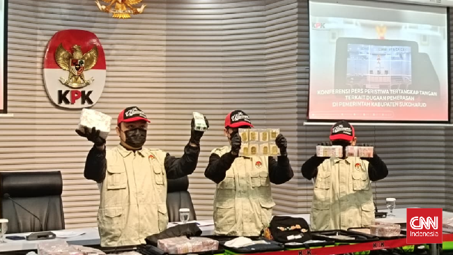 KPK Geledah Rumah dan Kantor Bupati Sukoharjo, Sita Uang dan Perhiasan