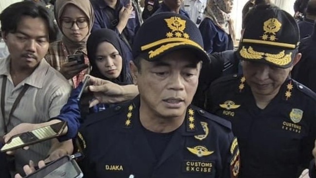 Kawal Purbaya di DPR, Djaka Budi Ogah Ditanya soal Perubahan Bea Cukai