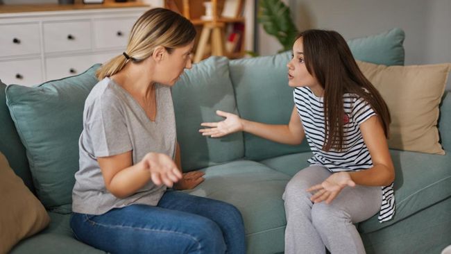 3 Pola Asuh yang Terlihat Sayang, tapi Bikin Anak Sulit Mandiri