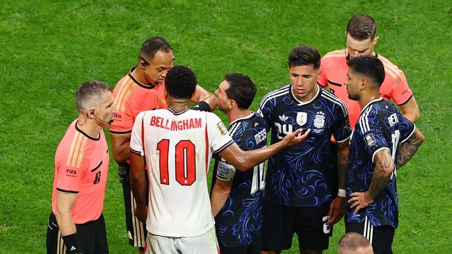 Viral Bellingham Bikin Messi Marah, Gesture La Pulga Jadi Sorotan