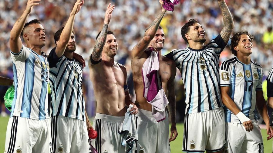 Fans Argentina Lakukan Ritual ‘Santet’ Pemain Inggris Jelang Semifinal