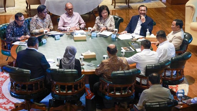 Lapor Prabowo, Luhut Sebut Uji Bansos Digital di Banyuwangi Berhasil