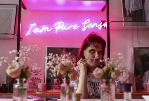 Parfum Wangi di Toko, Kok Beda Saat Dipakai di Rumah? Ini Sebabnya