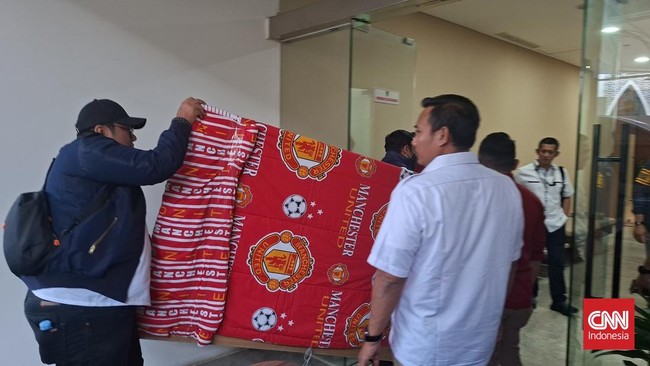 Polisi Serahkan Lagi Barbuk Kasus Febrie ke Kejagung, Ada Bingkai Foto