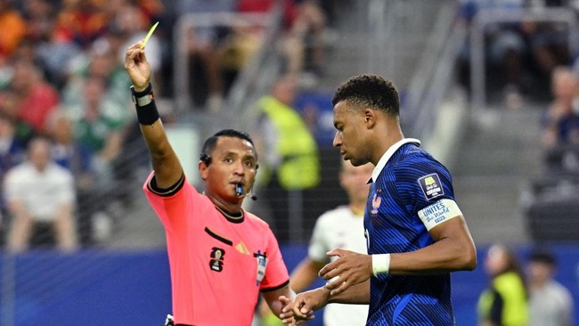 Momen Mbappe Frustrasi Serang Unai Simon di Prancis vs Spanyol
