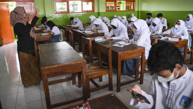 Jabar Godok Wacana Aktifkan Lagi SPP SMA/SMK, Siap-siap Bayaran Lagi
