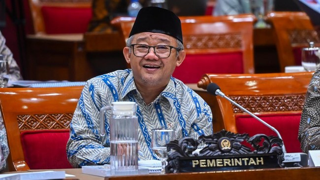 Pantau MPLS di Lombok, Mendikdasmen Pesan ke Siswa Jangan ‘Sleep Call’