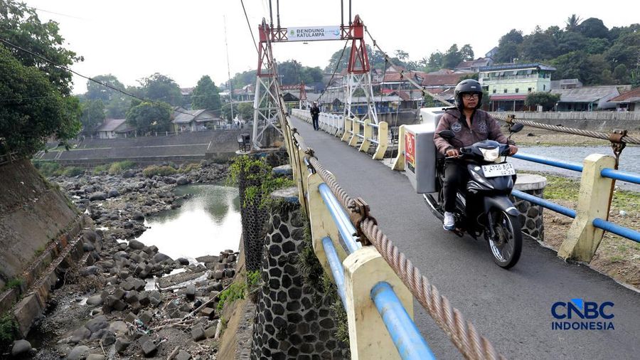 Penampakan Air Menyusut di Bendung Katulampa, Muncul Batu-Batu Besar