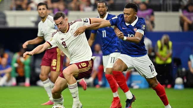 Satu-satunya di Dunia, Ruiz Ukir Sejarah Fenomenal di Piala Dunia
