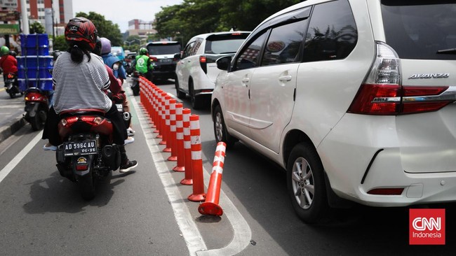 Pemasangan Stick Cone di Rawa Buntu Dikeluhkan, Bikin Tambah Macet