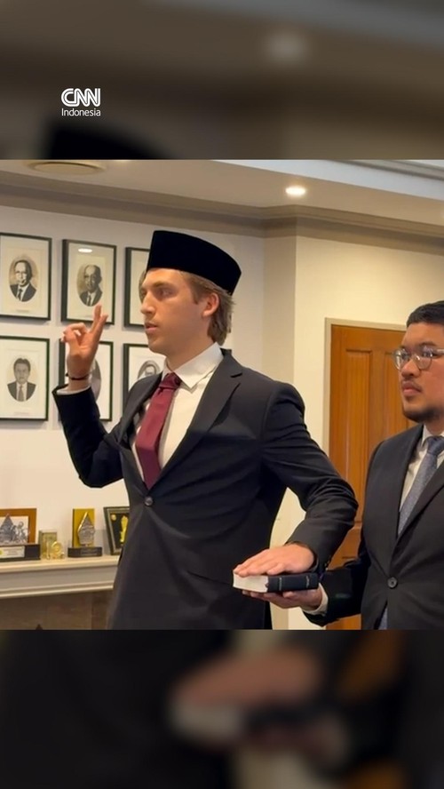 Momen Calon Pemain Timnas Indonesia Luke Vickery Ambil Sumpah WNI