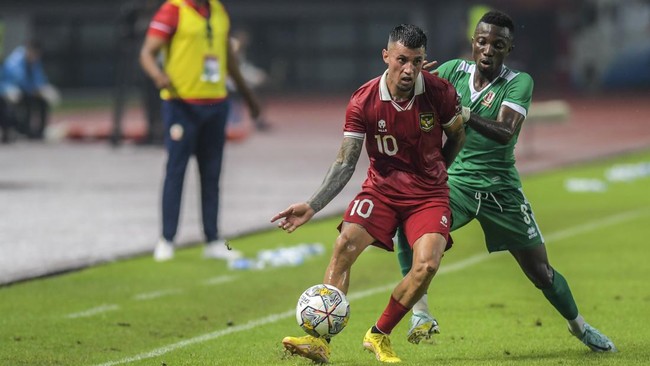 Stefano Liliplay Resmi ke Semen Padang, Rela Turun Kasta