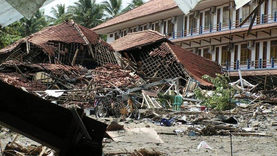 Tsunami Sapu 250 Km Selatan Jawa, 600 Tewas-Lempar Warga ke Lantai 3